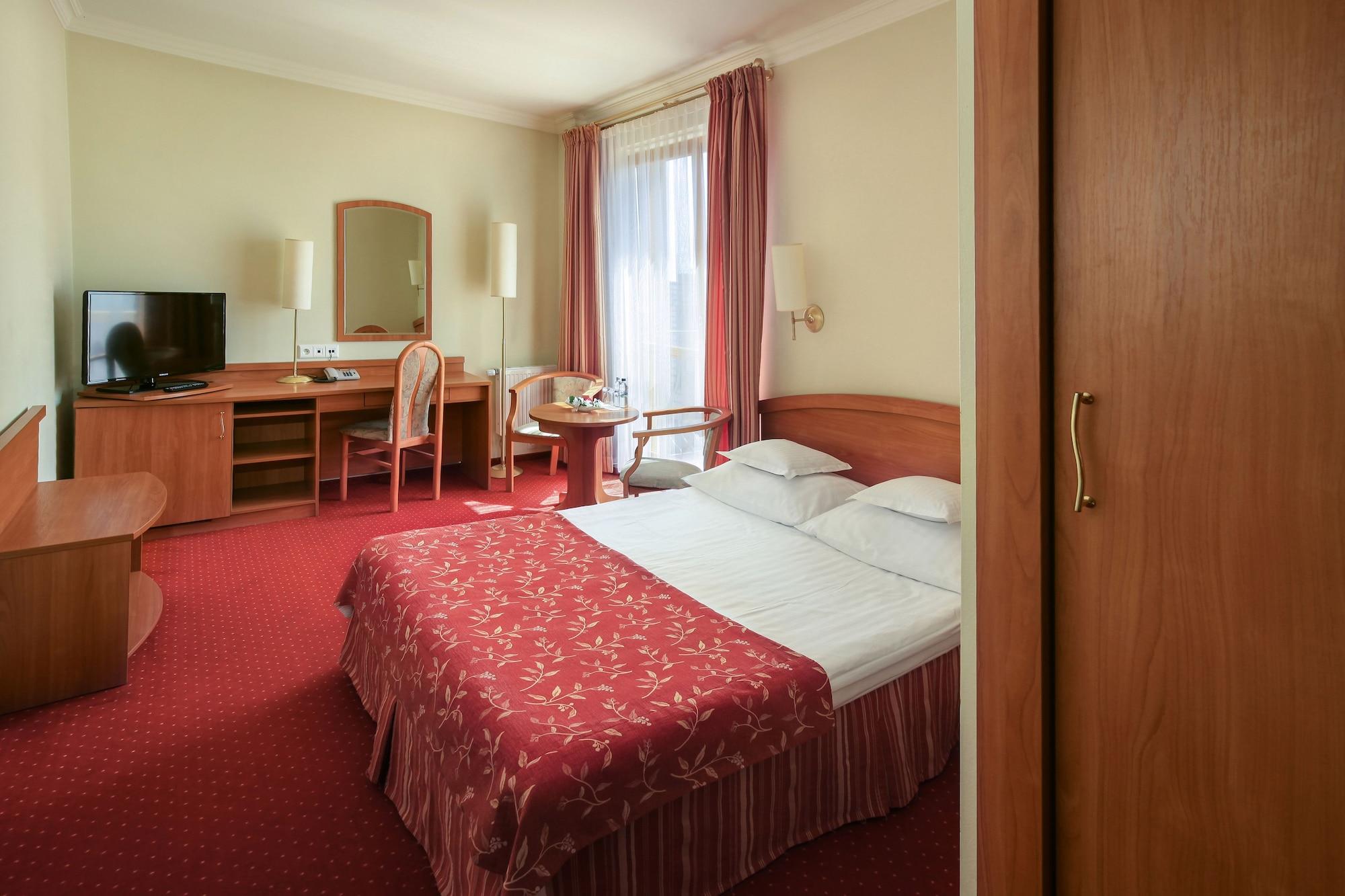 Bartan Seaside Hotel 3*
