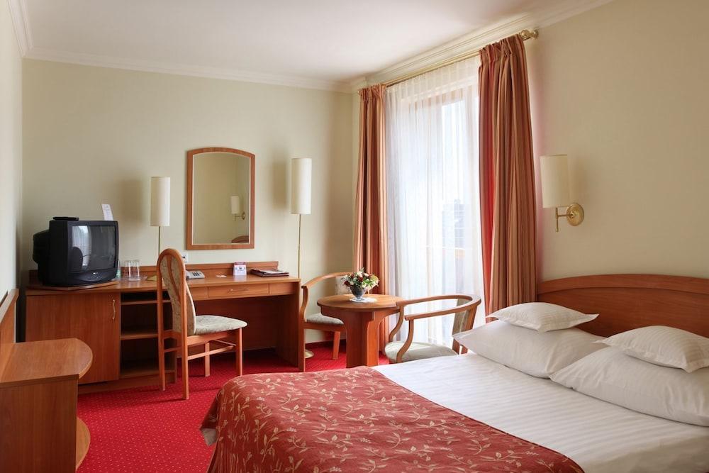 Bartan Seaside Hotell 3*