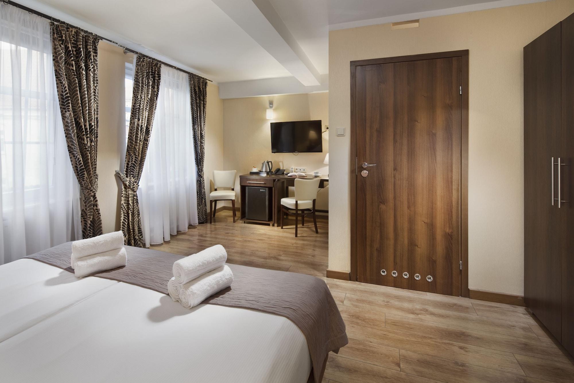 Bonum Old Town Hotel 3*