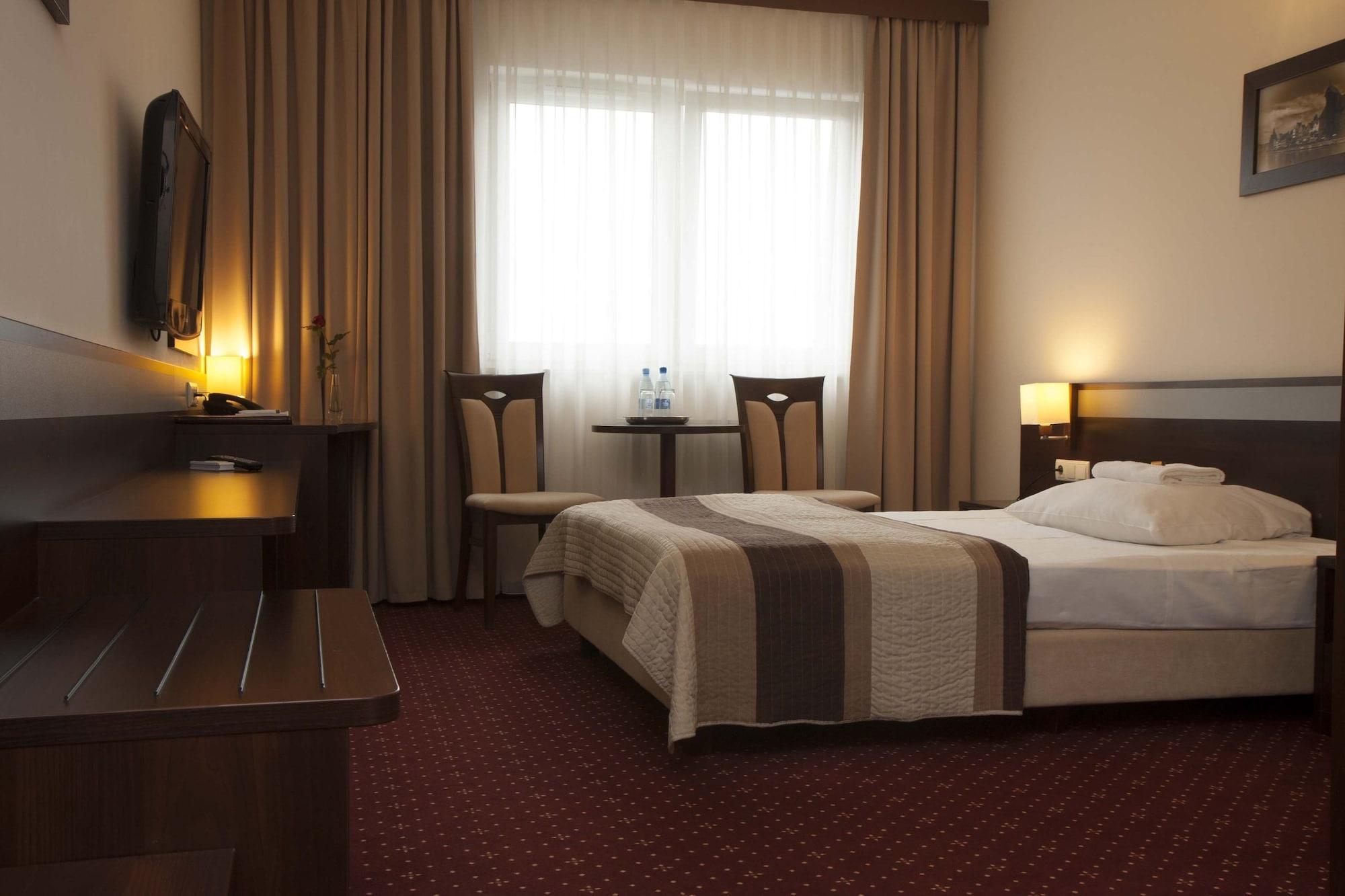 Amber Hotel 3*
