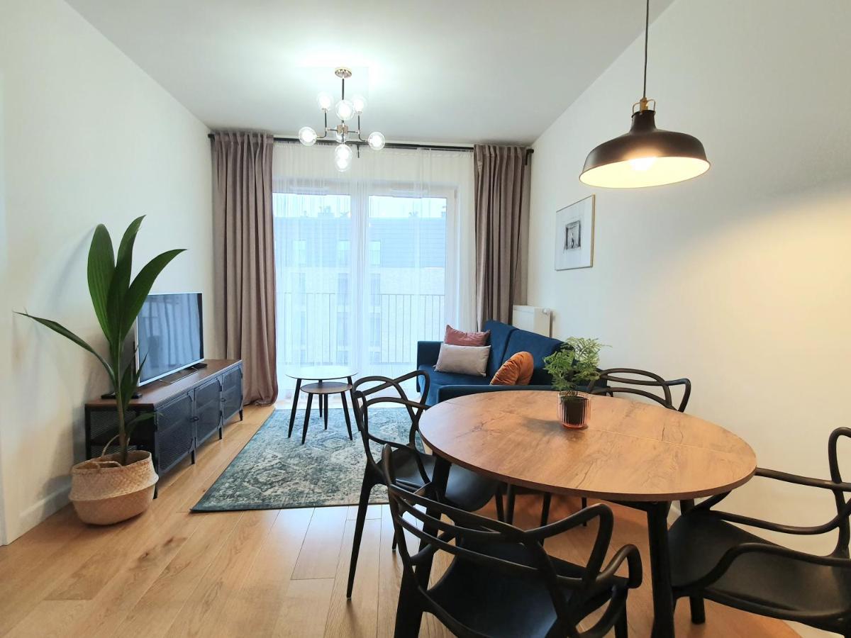 River Side Apartment *