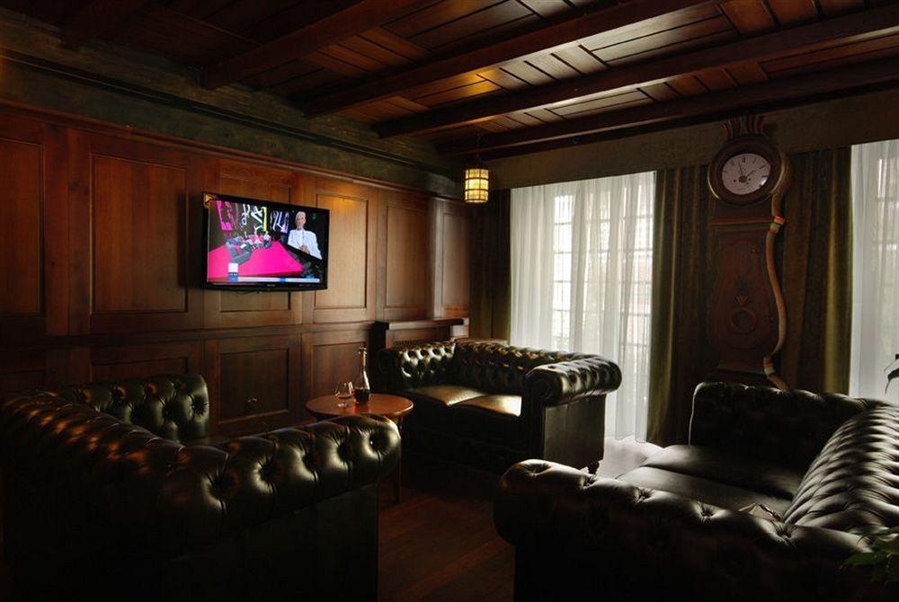 Holland House Old Town Aparthotel 4*