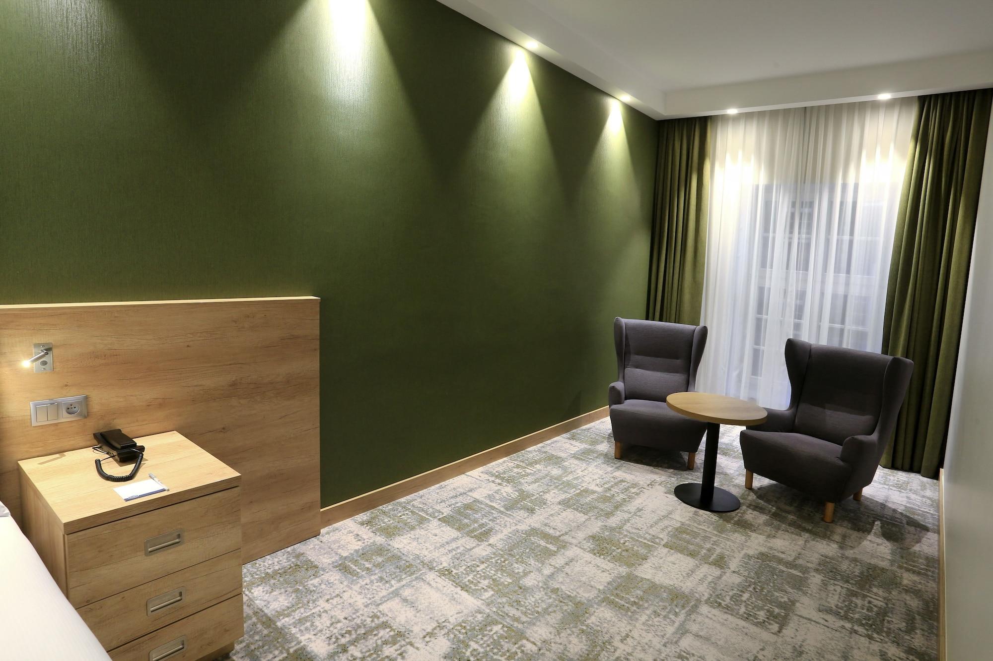 Hampton By Hilton Old Town Hotel 3*