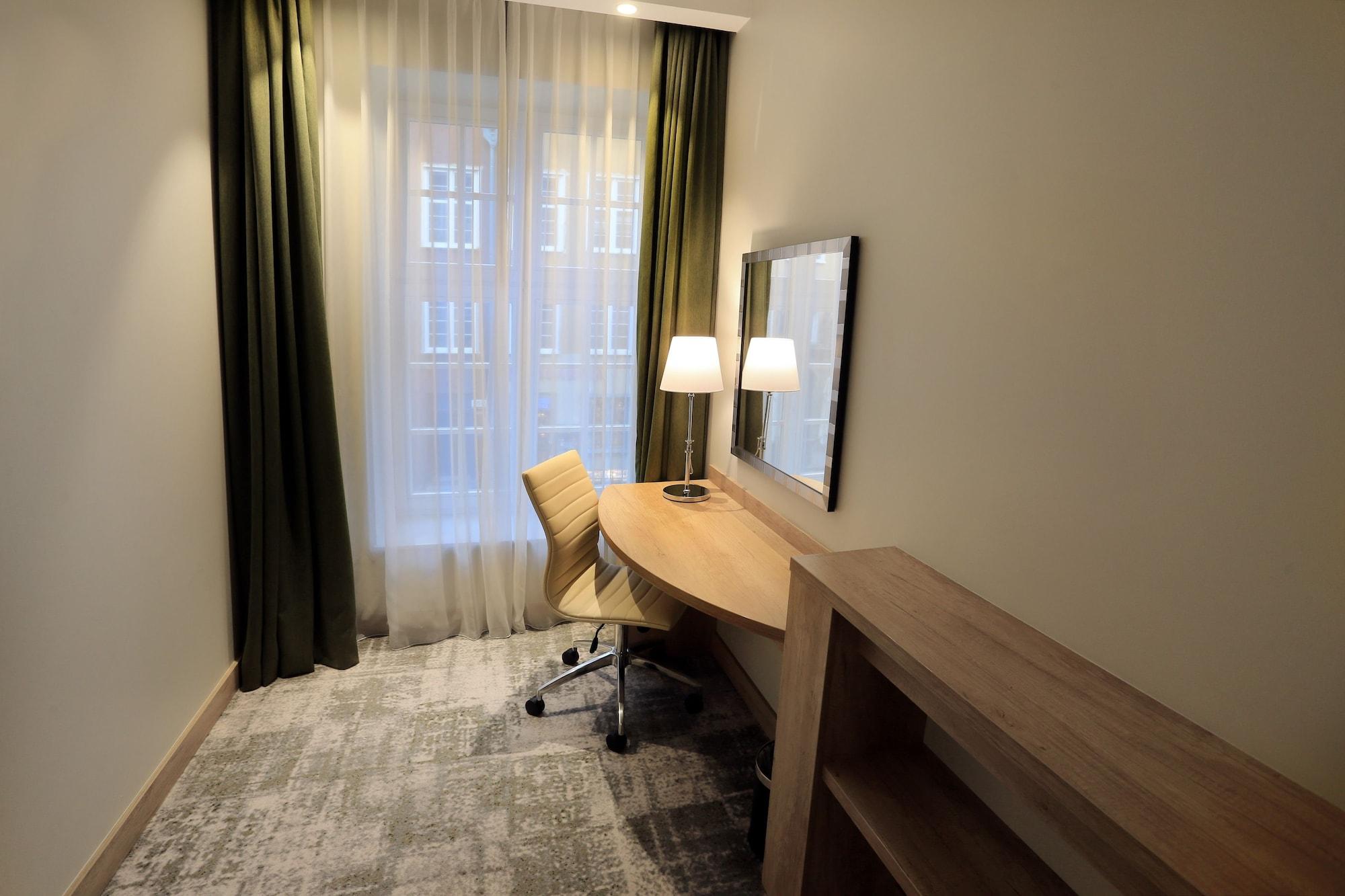 Hotel Hampton By Hilton Old Town 3*