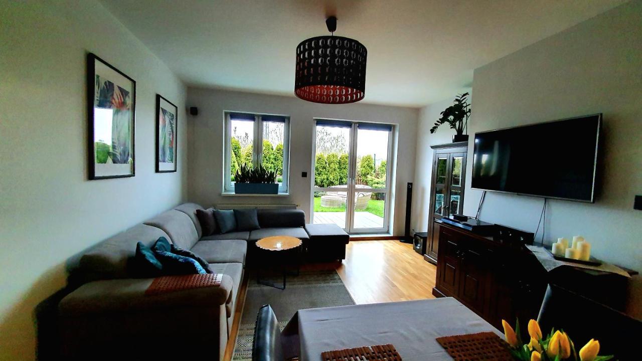 Apartament z ogrodem i grillem. *