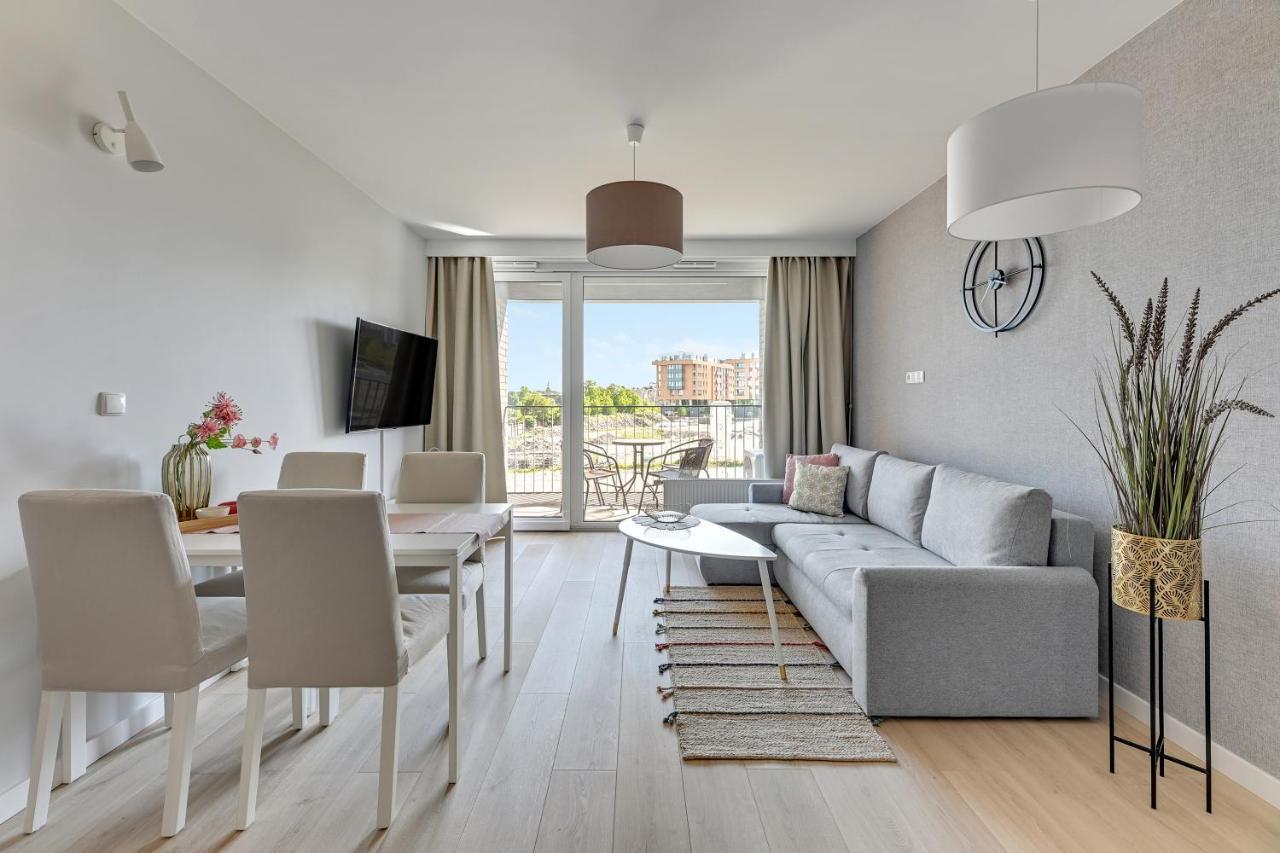 Chlebova - Riverside View Terrace, Free Parking, Gym & Kidsplay By Downtown Apartment