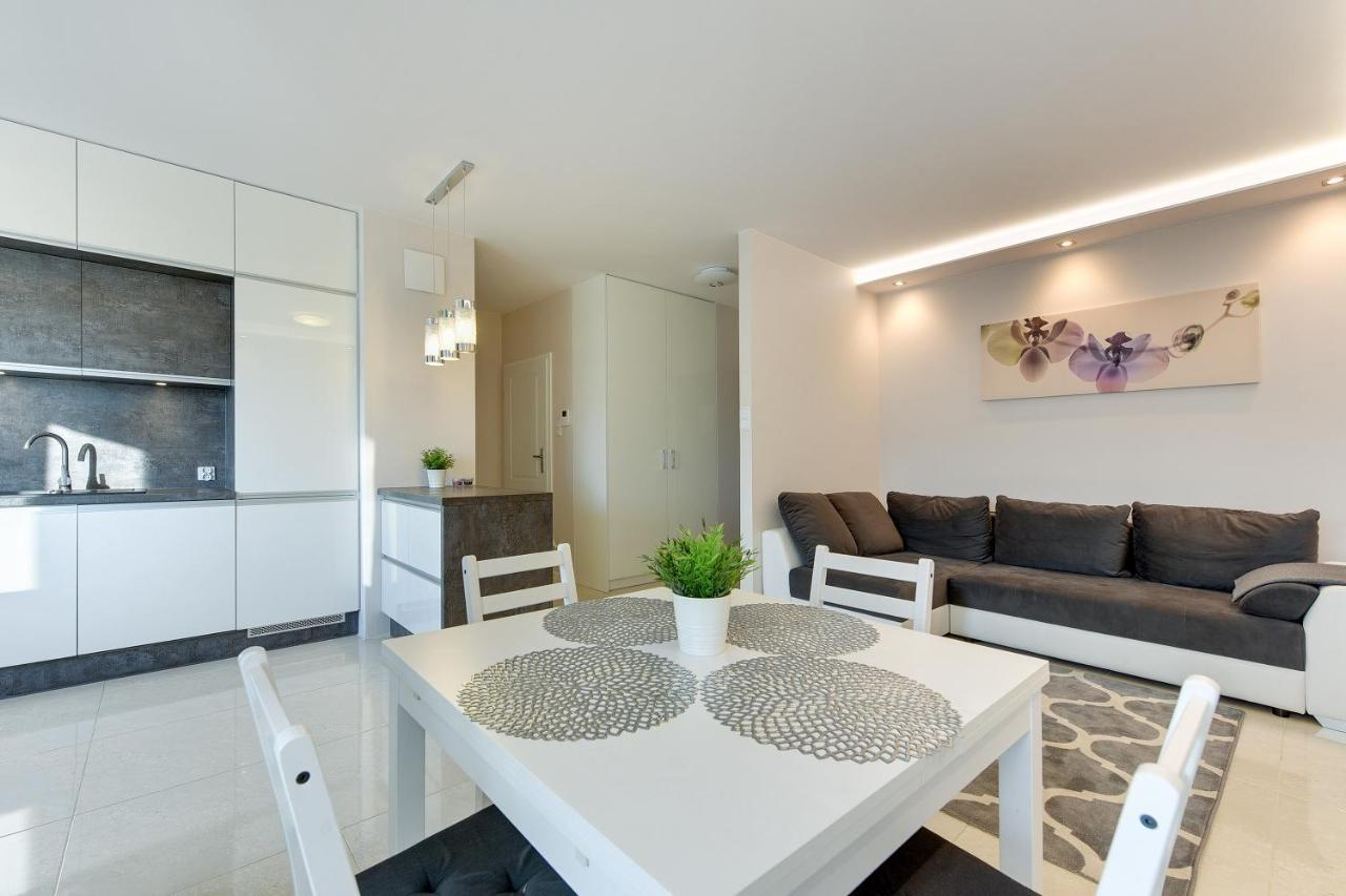 Aviator White Apartment Gdansk