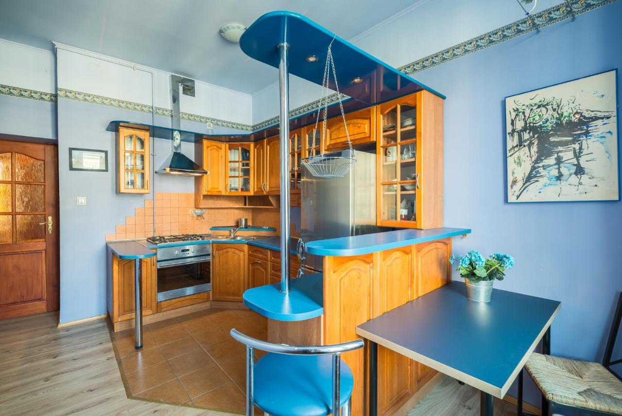 Căn hộ Pokoj Tkacka Czerwony W Apartamencie Ze Wspolna Lazienka I Kuchnia