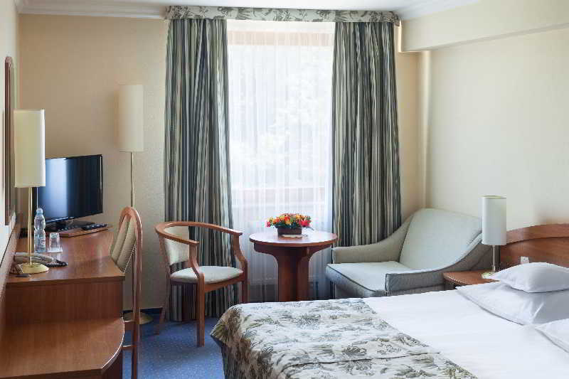 Bartan Seaside Hotel 3*
