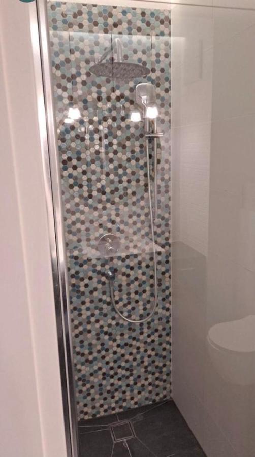 Apartament 3-osobowy Z Miejscem Parkingowym W Swietnej Lokalizacji *