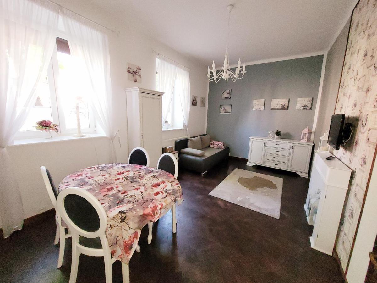 Old Town Apartment *