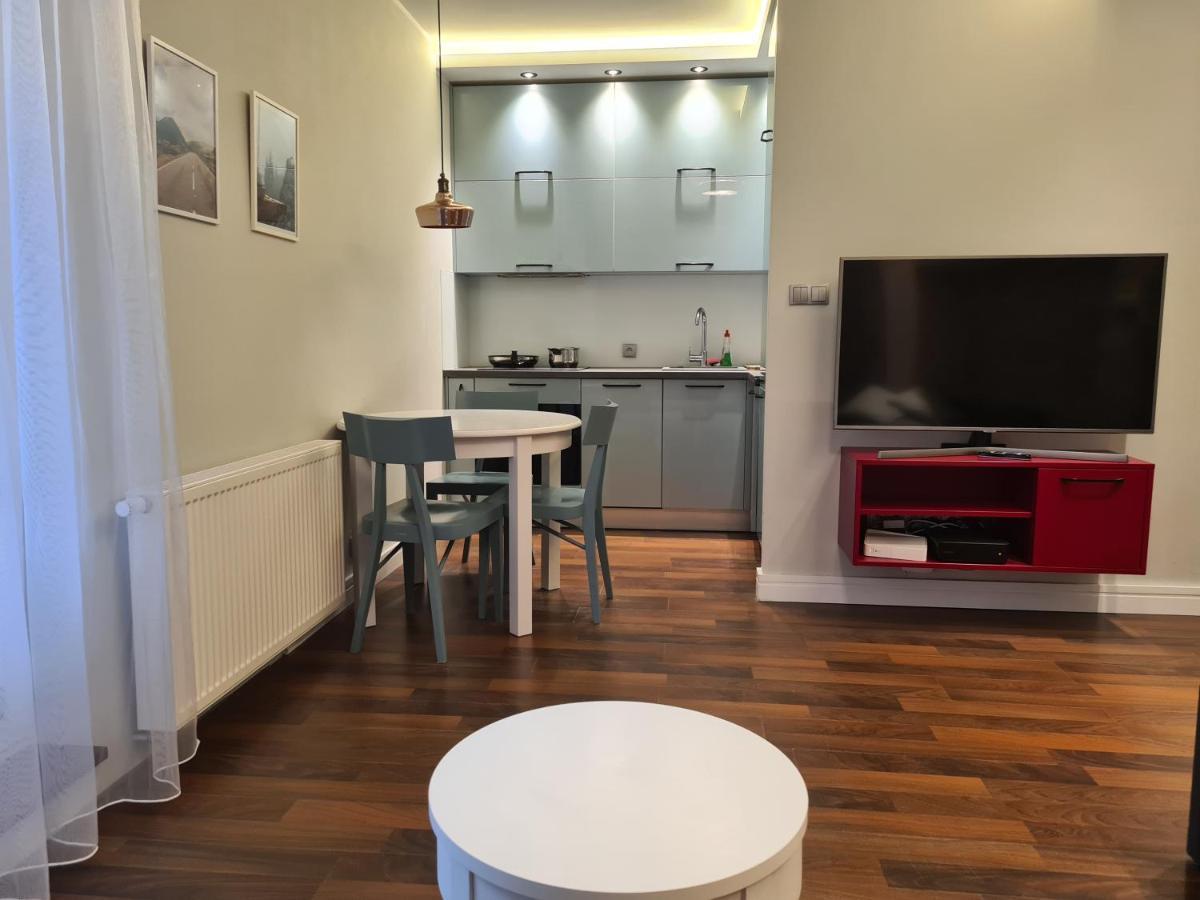 Apartament 3-osobowy Z Miejscem Parkingowym W Swietnej Lokalizacji Huoneisto