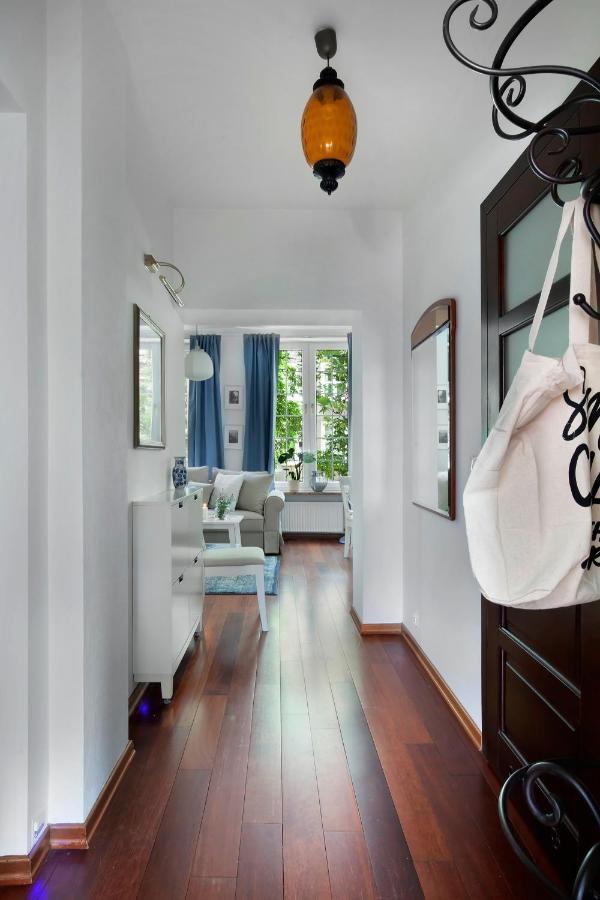 Elite Hamptons Old Town Apartment