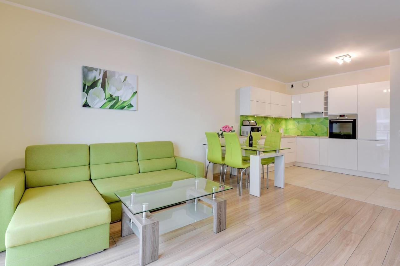 Beautiful Seaside View - 4 Oceans Premium Apartment