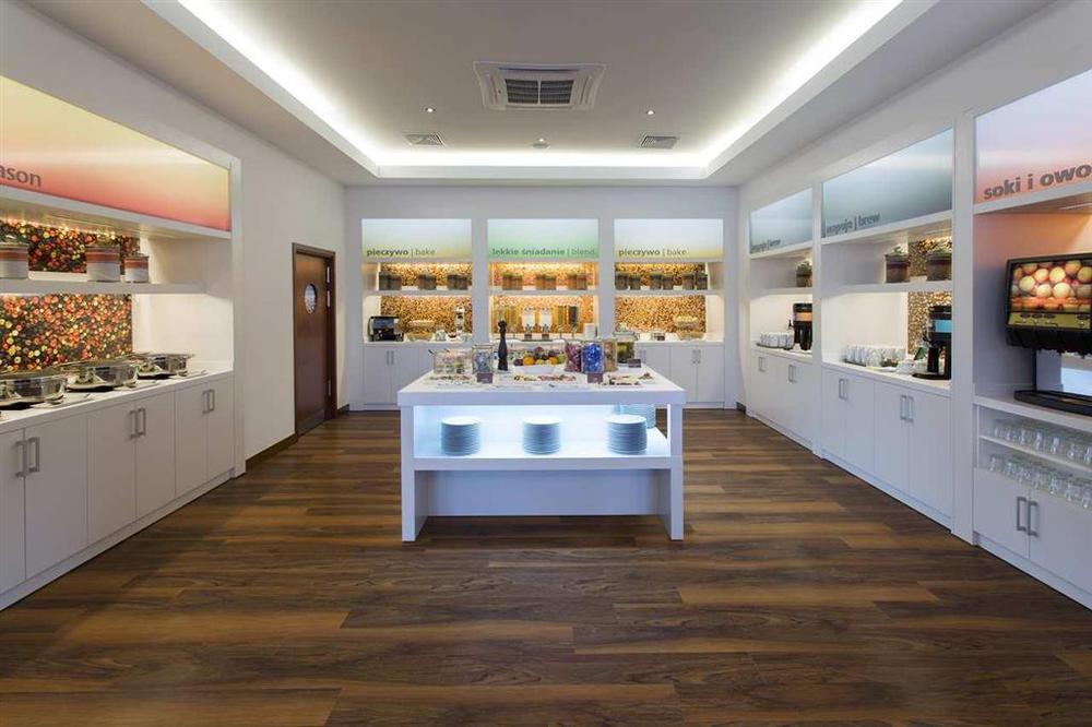 Hampton By Hilton Airport Khách sạn