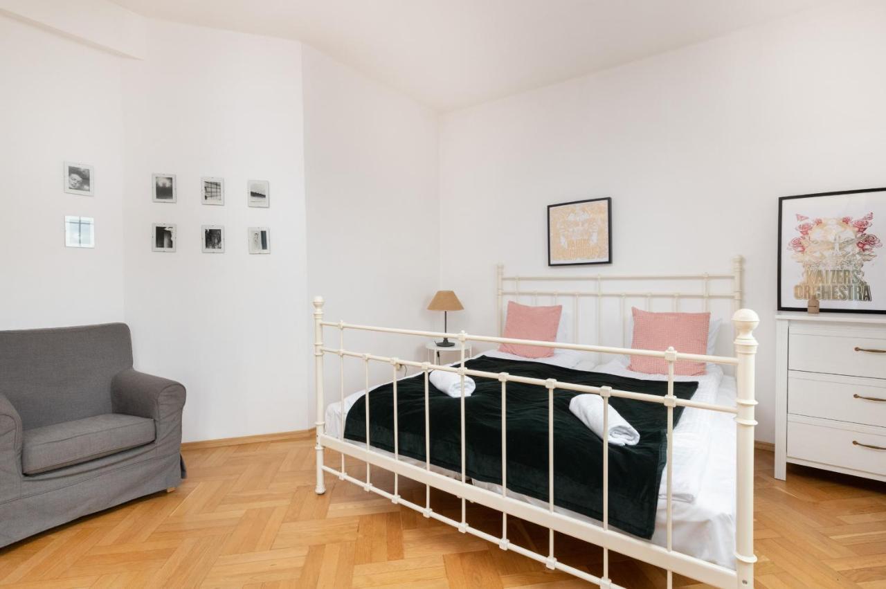 Apartment 100m2 With Beautiful Old Town View By Renters