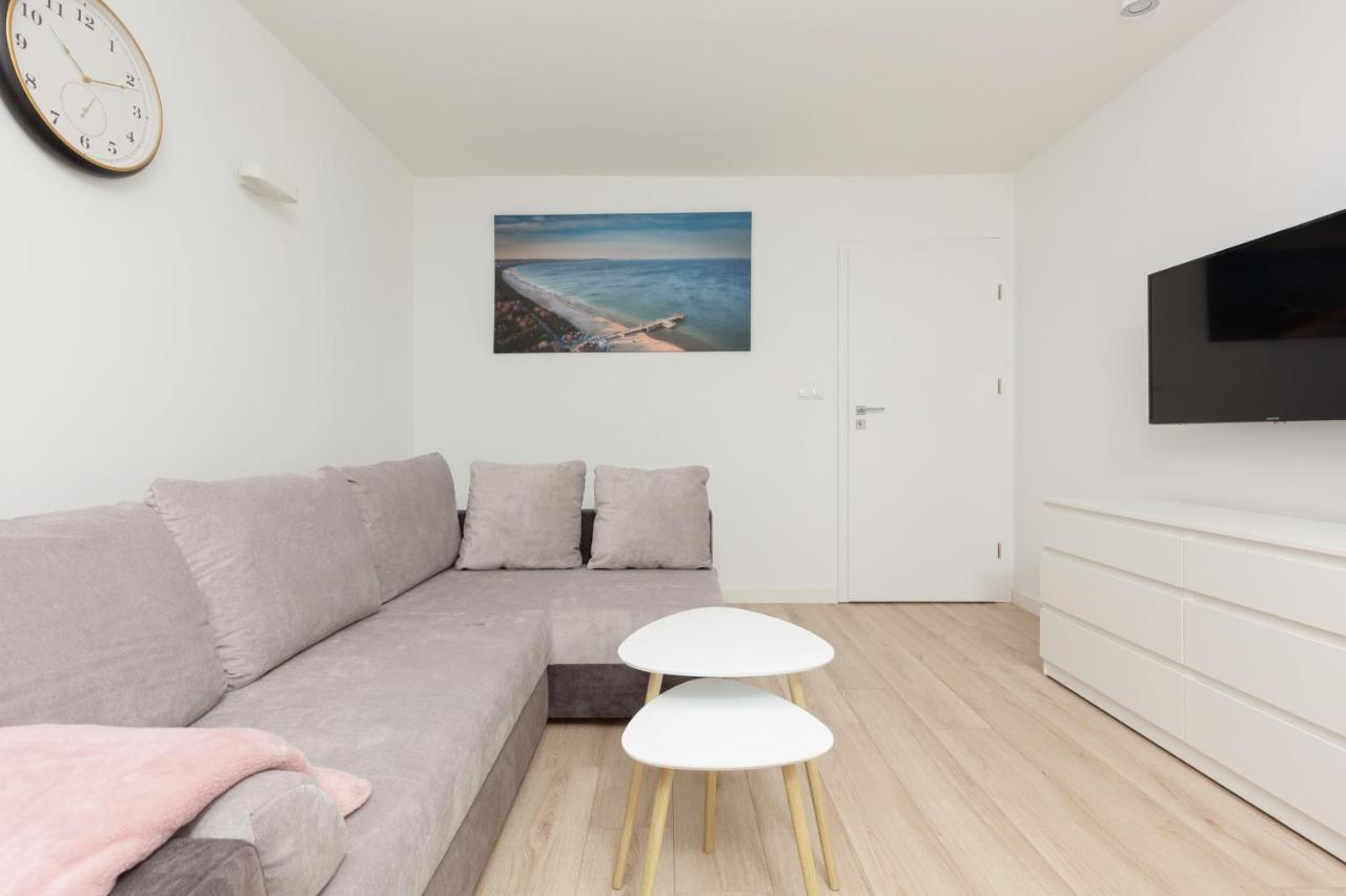 Huoneisto Two-bedroom 650 M Brzezno By Renters *