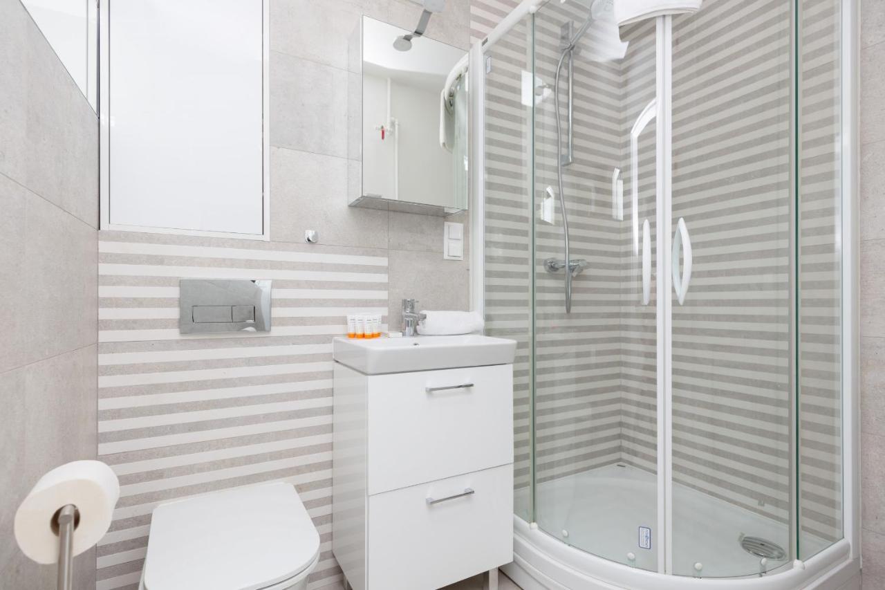 Huoneisto Two-bedroom 650 M Brzezno By Renters Gdańsk