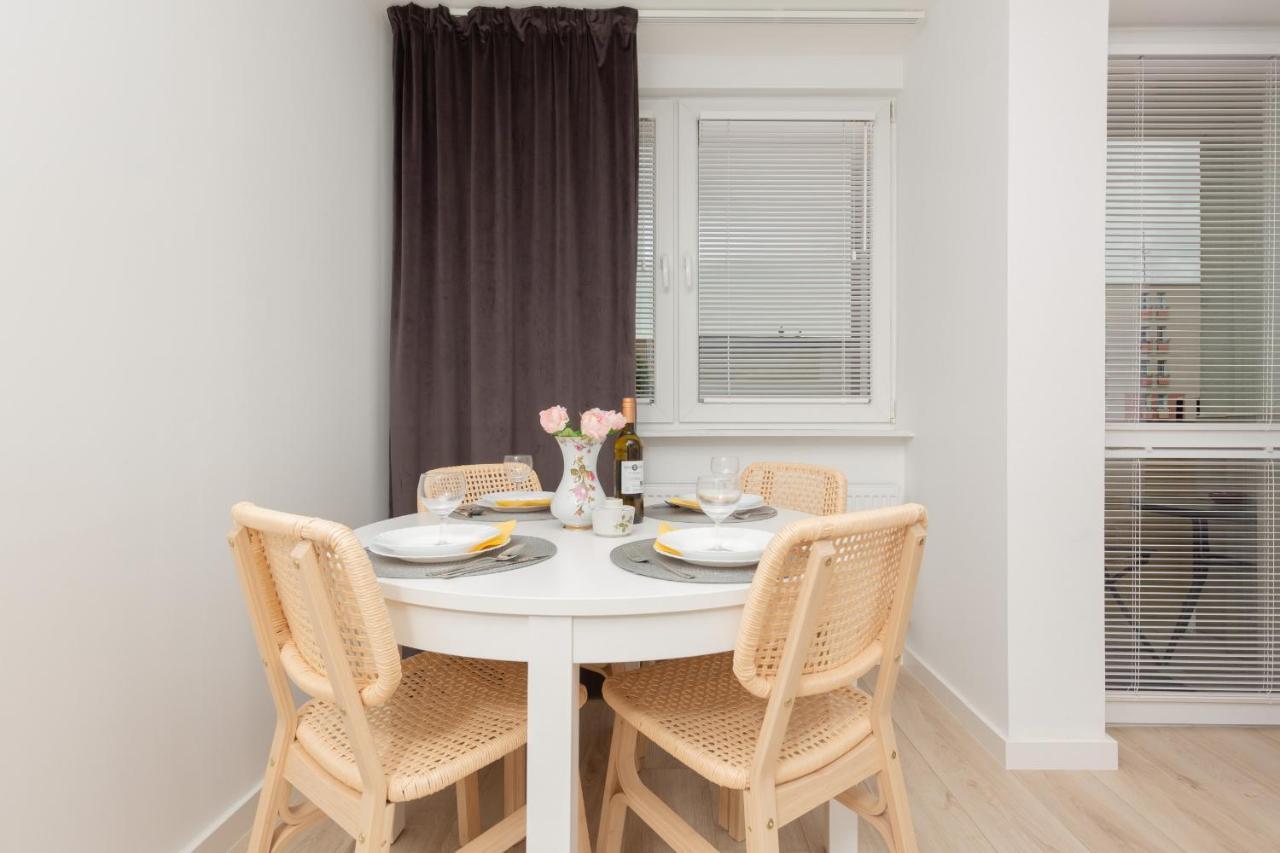 Huoneisto Two-bedroom 650 M Brzezno By Renters *