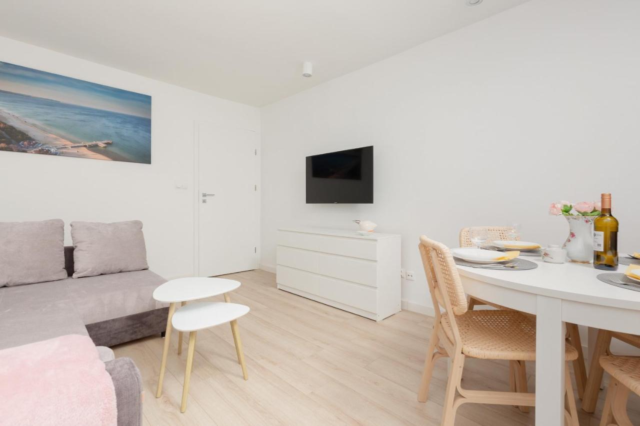 Two-bedroom 650 M Brzezno By Renters Huoneisto Gdańsk