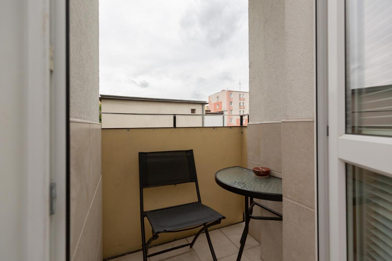 Two-bedroom 650 M Brzezno By Renters Huoneisto Gdańsk