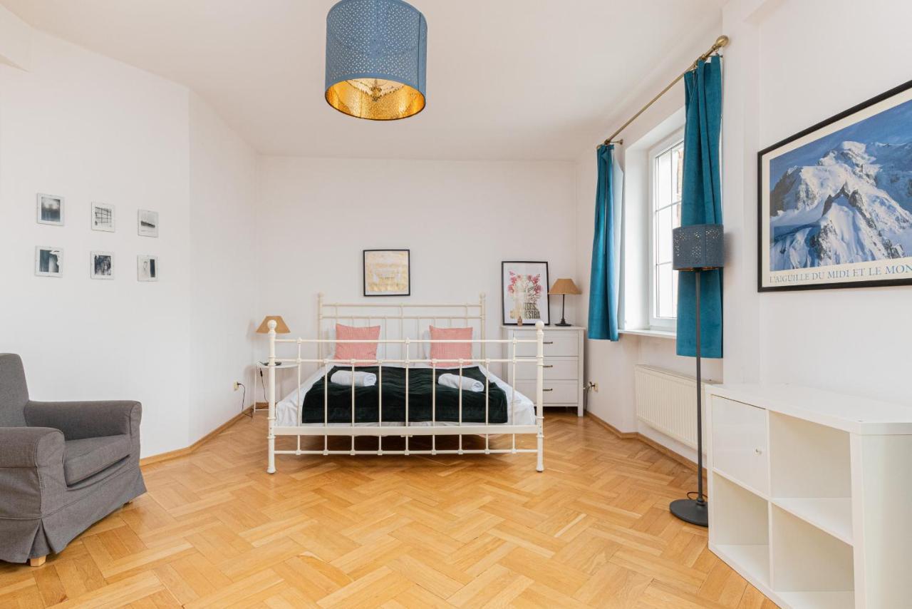 100m2 With Beautiful Old Town View By Renters