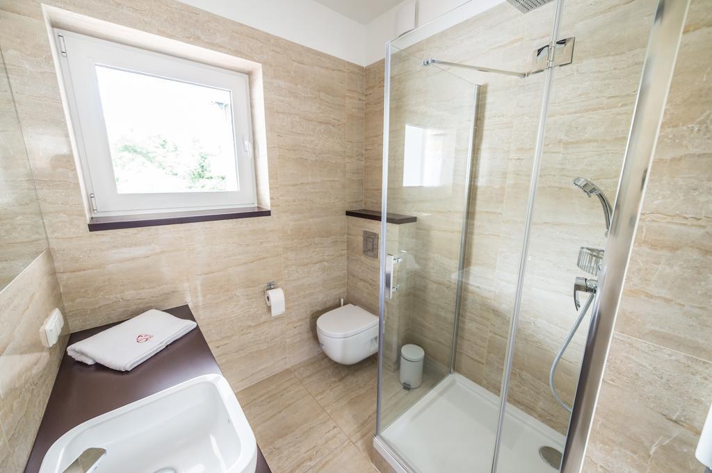 Silver One Apartment