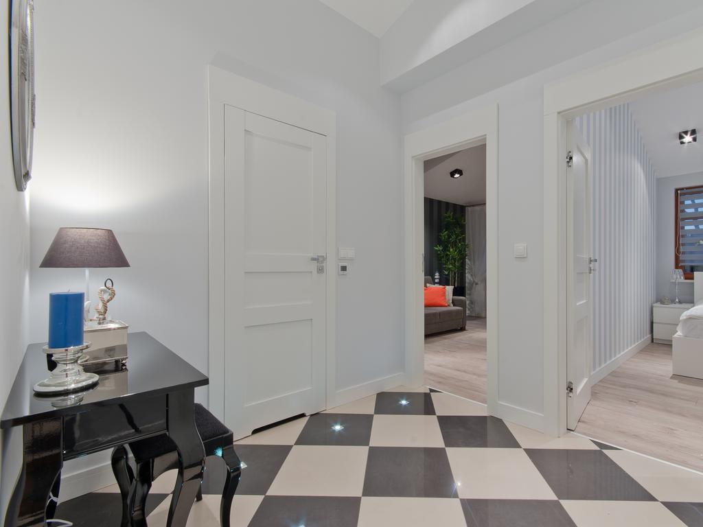 Strand Apartment *