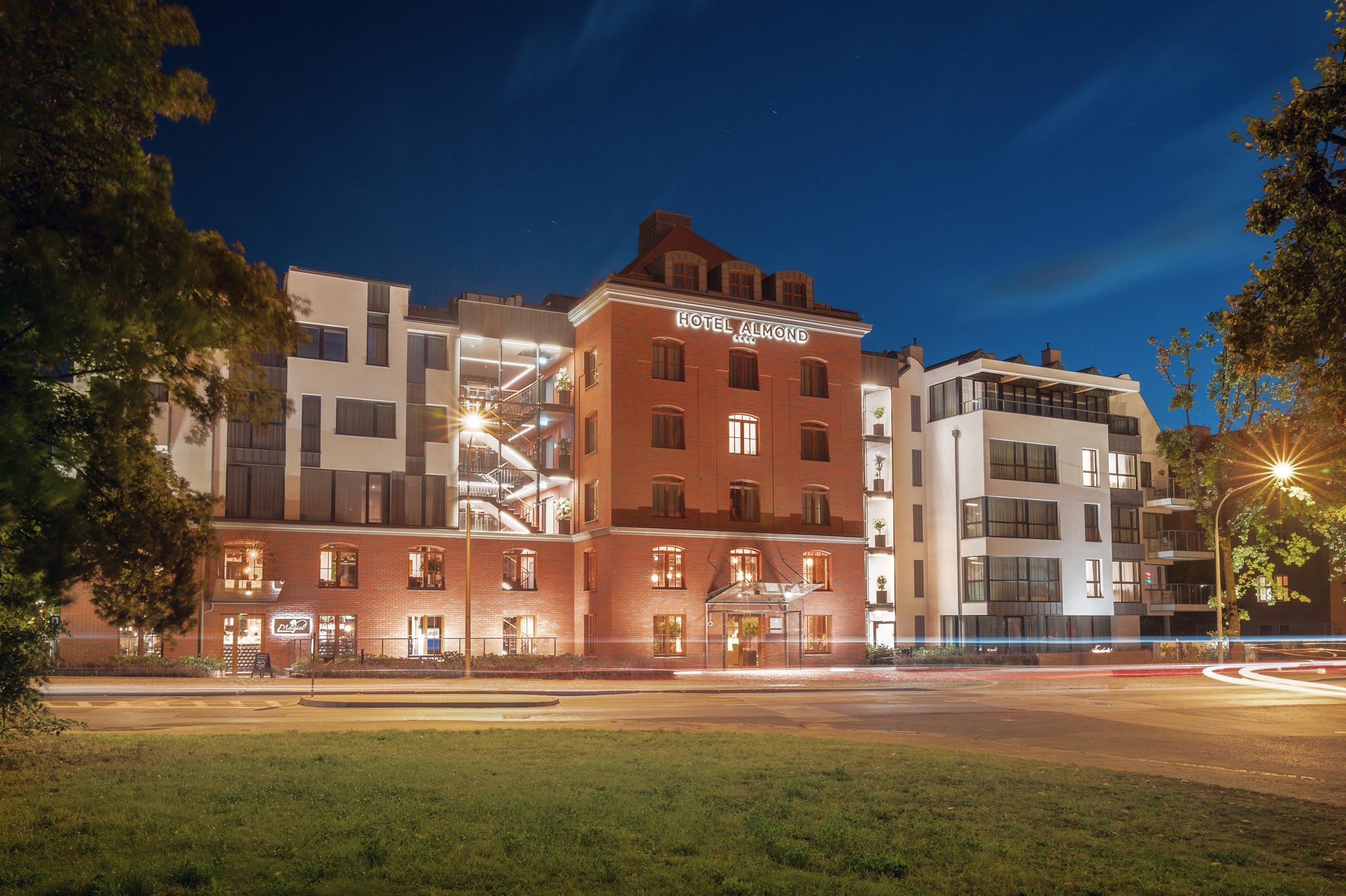 Almond Business & Spa 4*