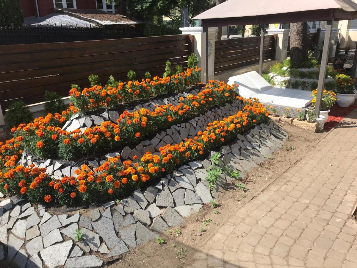 Dworek Oliwski Bed & Breakfast