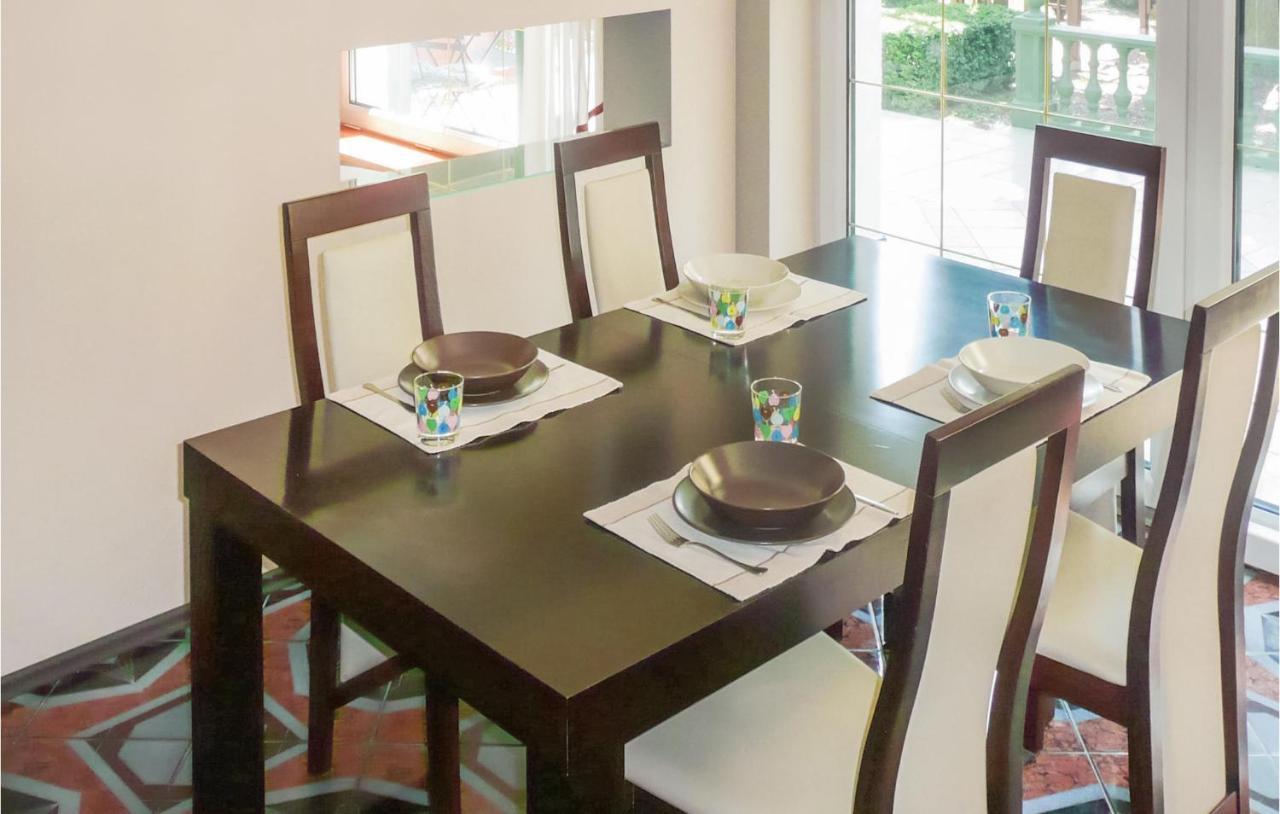 Amazing In With Kitchen Holiday home *