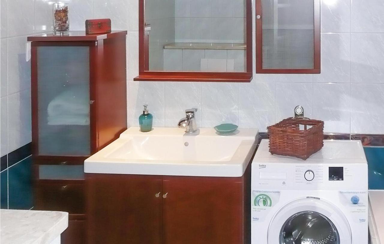 Amazing In With Kitchen Holiday home