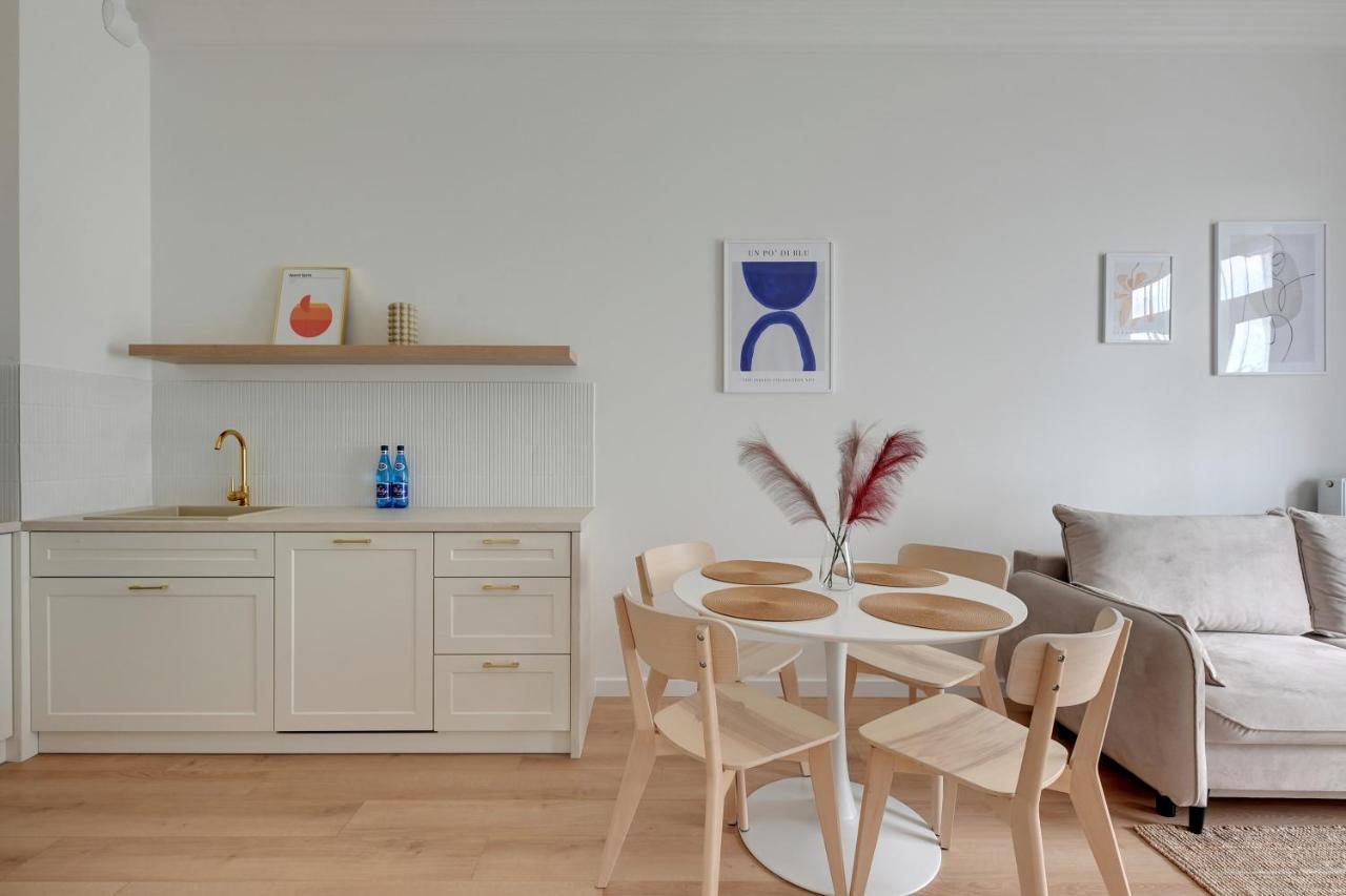 Apartment Zajezdnia Wrzeszcz Seaside & Parking By Downtown Danzig