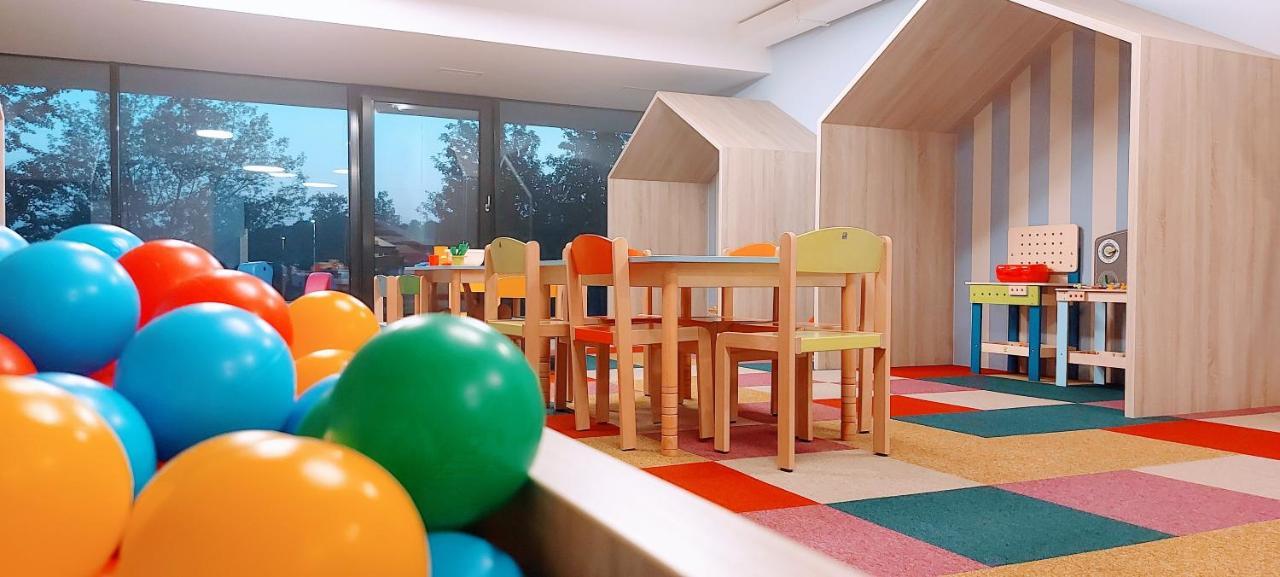 Nowa Letnica With Sauna & Gym & Kids Play In By Renters Lägenhet
