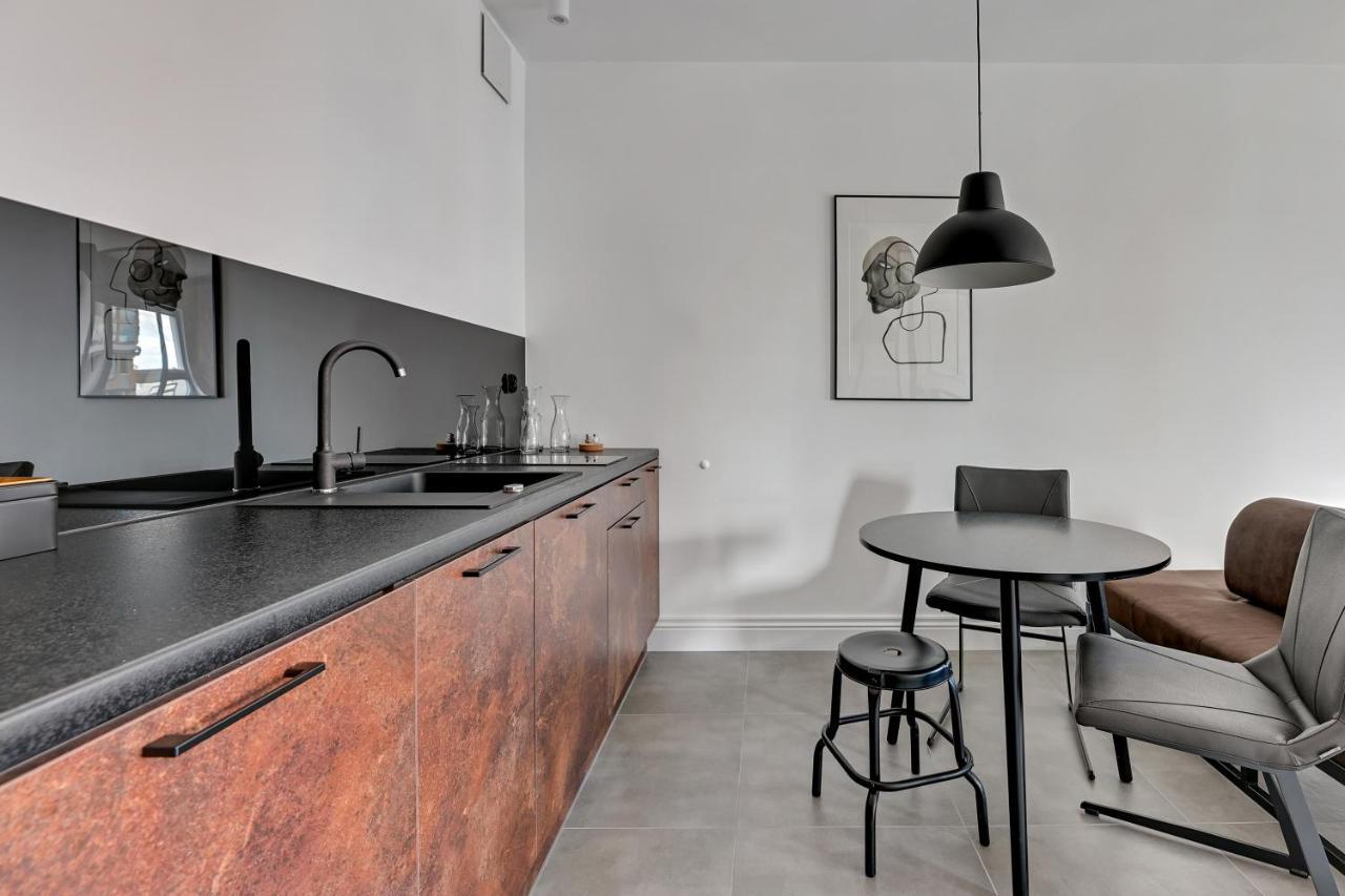 Aura Iii Center By Downtown Apartment