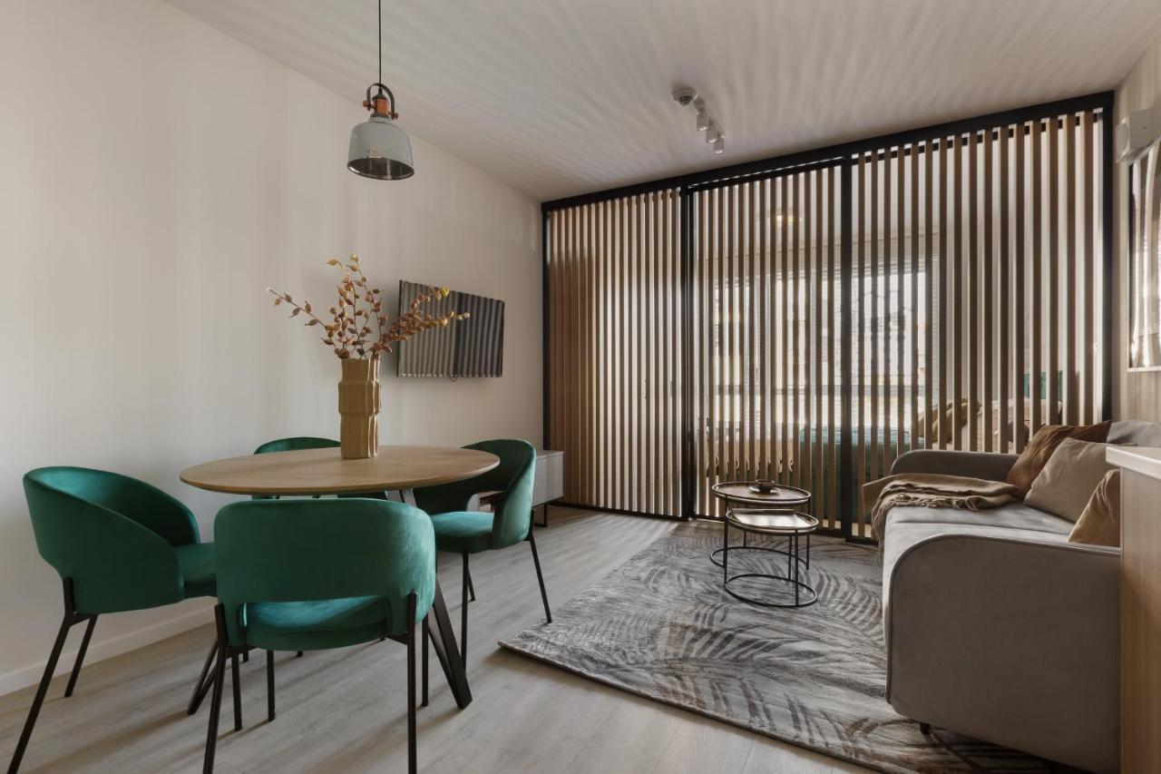 Glow Apartments, Slaska 12