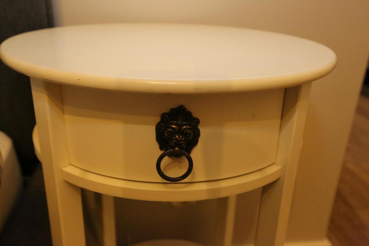 Old No 8 Apartment *