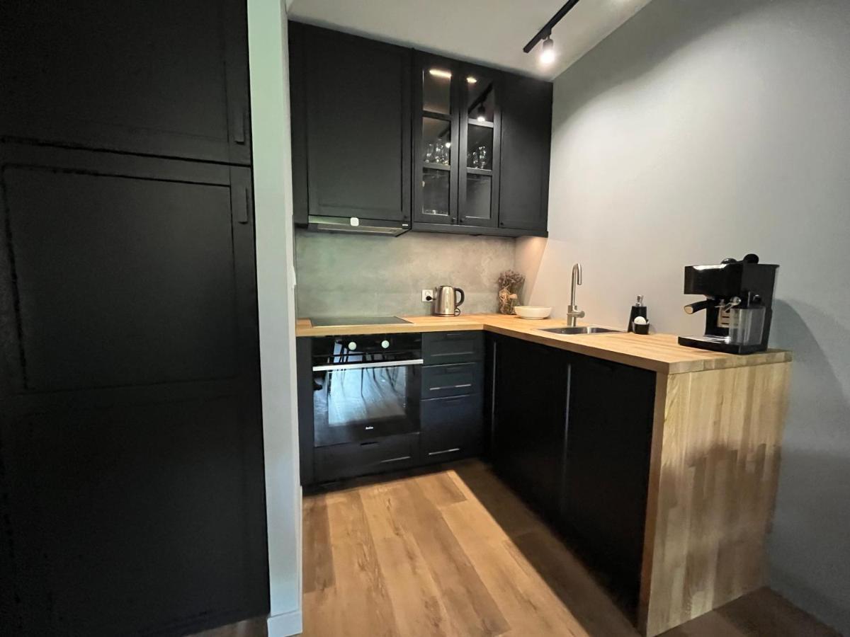 Emerald Apartment *