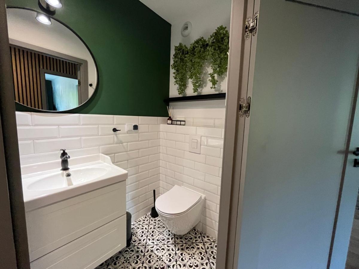Emerald Apartment *