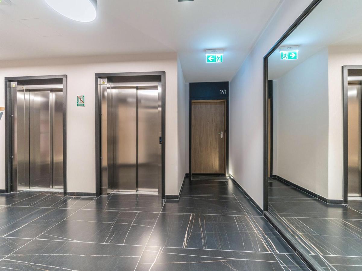 Glow Apartments, Zaspavita