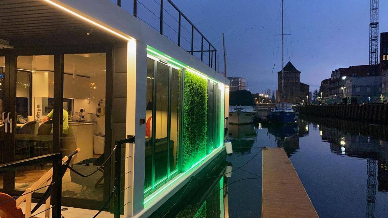 Gold Waterhouse Old Town - Houseboat Gdansk