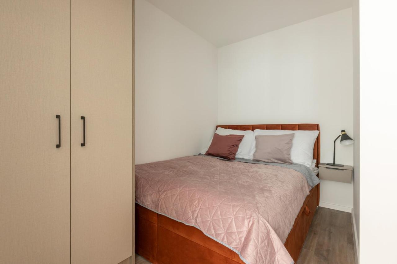 Glow Apartments, Slaska 12 *