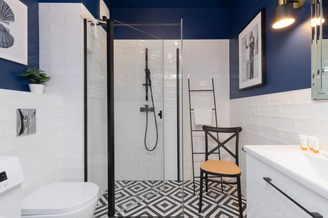 Stylish Atol With Free Parking In The Heart Of By Renters