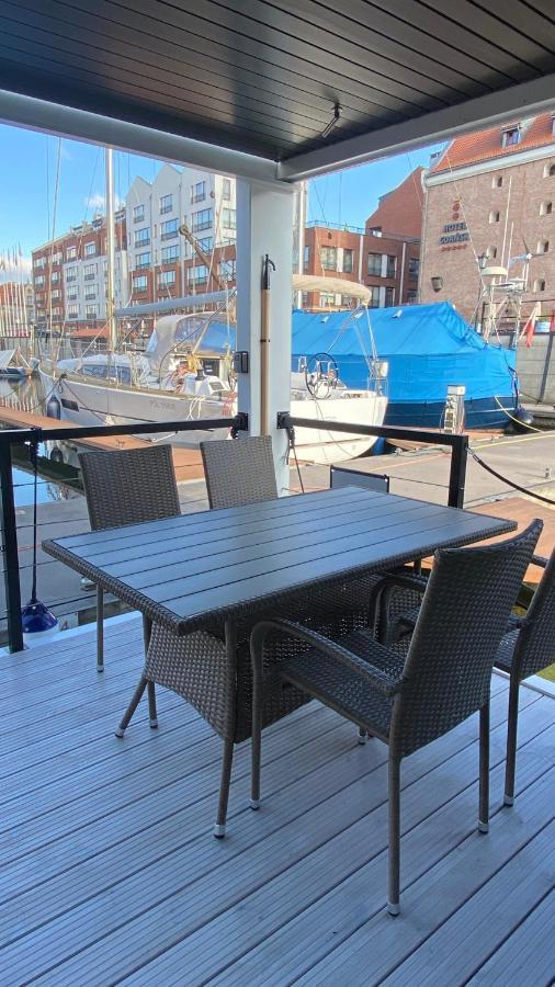 Gold Waterhouse Old Town - Houseboat Apartment Gdansk