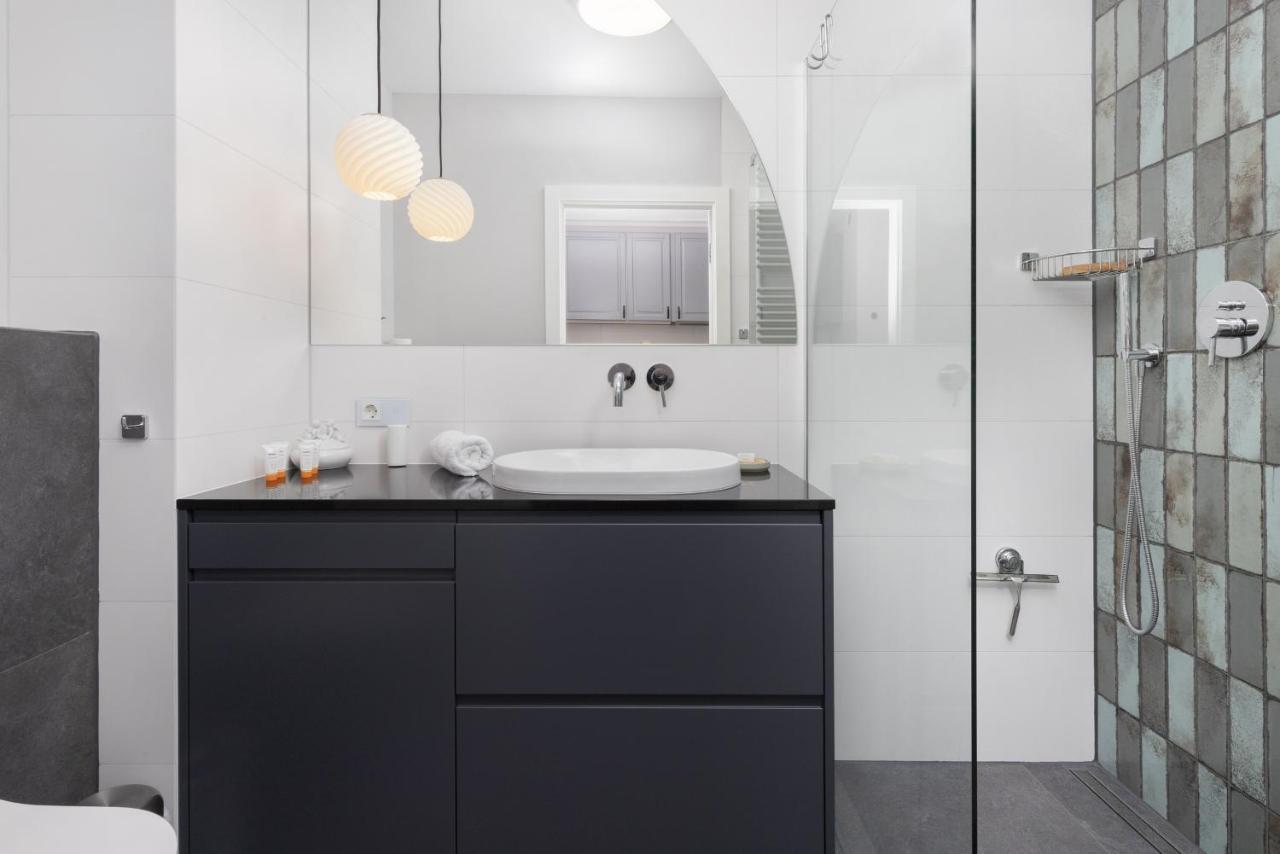 Căn hộ Aura Studio Downtown By Renters *