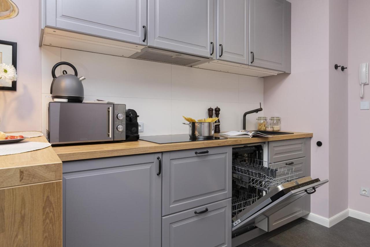 Apartment Aura Studio Downtown By Renters
