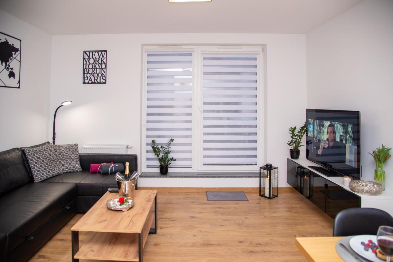 Maya's Flats & 49 - Spacious 3 In Szafarnia Huoneisto