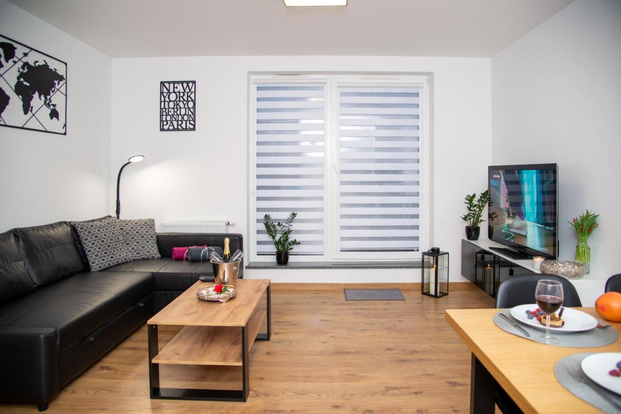 Maya's Flats & 49 - Spacious 3 In Szafarnia Huoneisto *