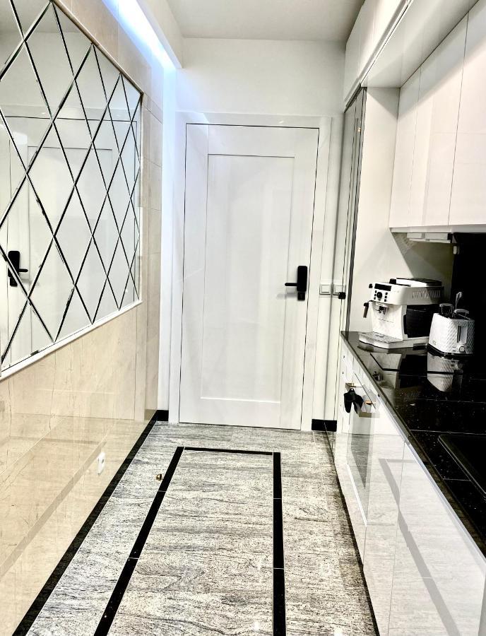 Old Town Wind Rose- Luxury Gdansk- Granaria Apartment