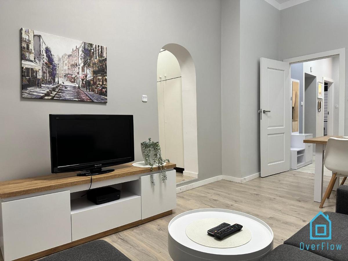 Anchor Apartment *